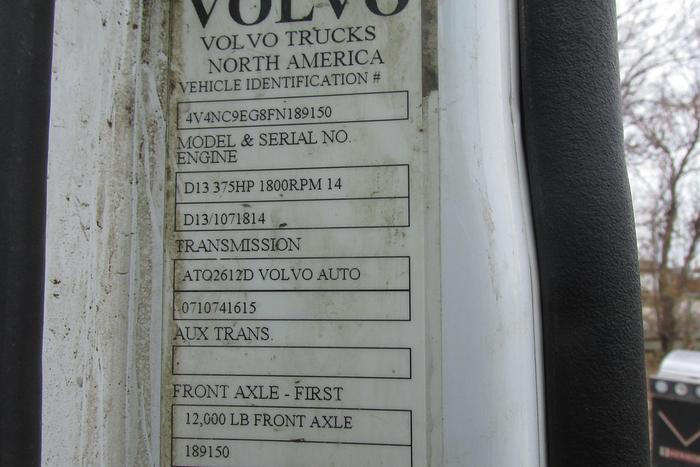 Used 2015 Volvo VNL Day Cab D 13 new transmission and clutch