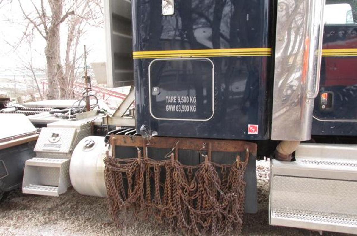 Used 2018 Peterbilt 367 X 15 565 HP 18 spd