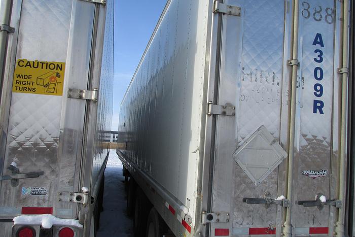 Used 2017 Wabash 53 ft tri axle reefer trailer with Carrier X4-7500 unit