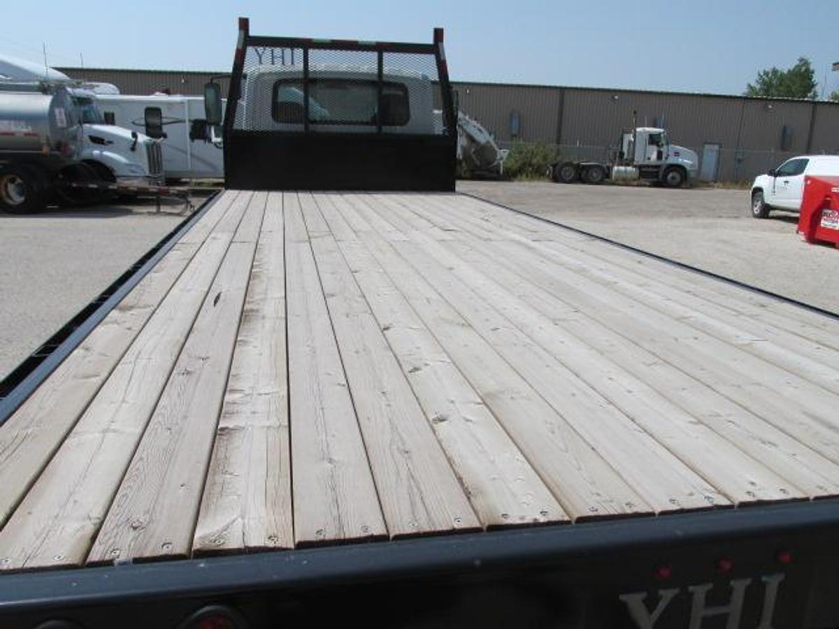 Used 2009 International 4300 with hydraulic brakes new 22 ft flat deck