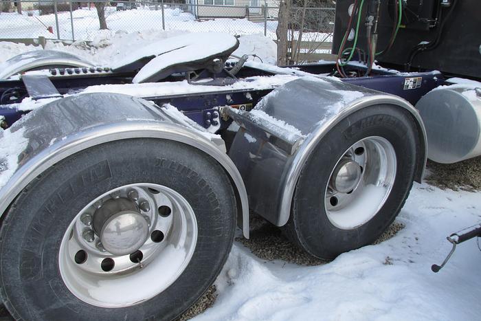Used 2023 Kenworth W 900 565 hp Cummins 18 speed