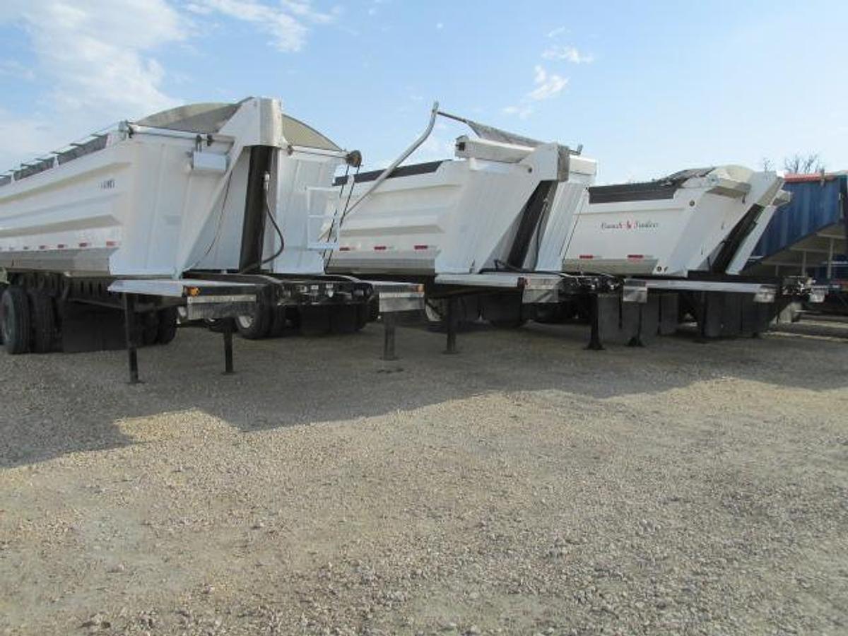 Used 2017 Arnes Tridem End dump trailer