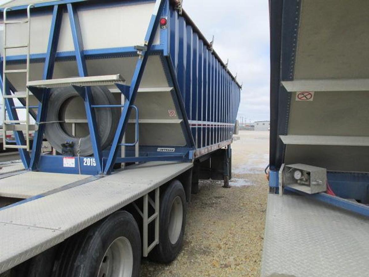 Used 2020 Doepker Super B grain trailer