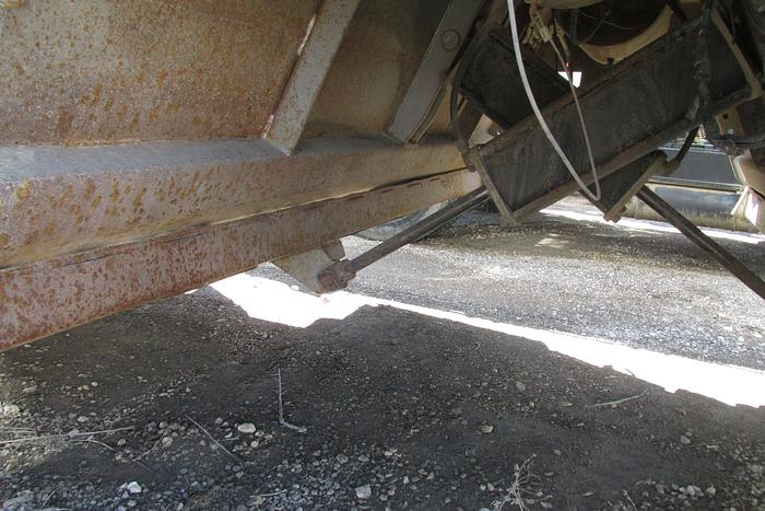 Used 2005 Midland Cross belly dump trailer