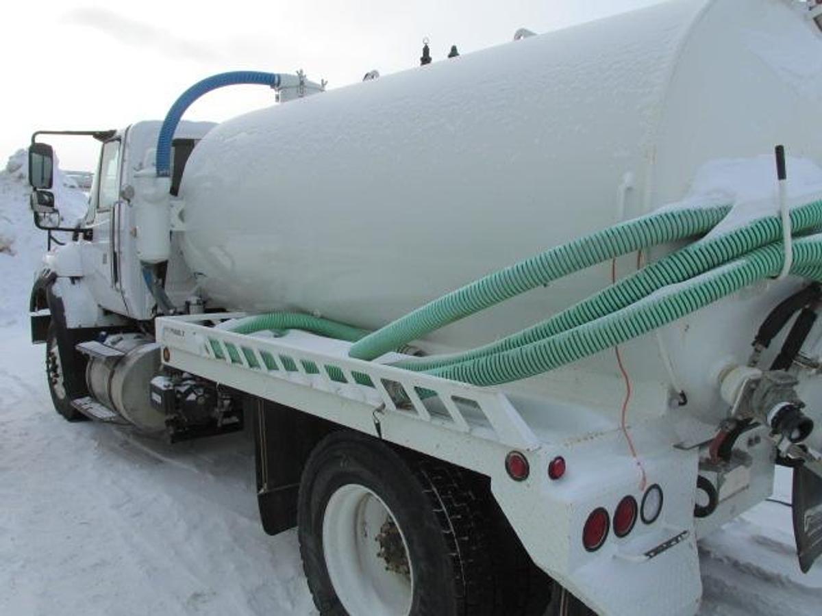 Used 2018 International 7600 Septic truck