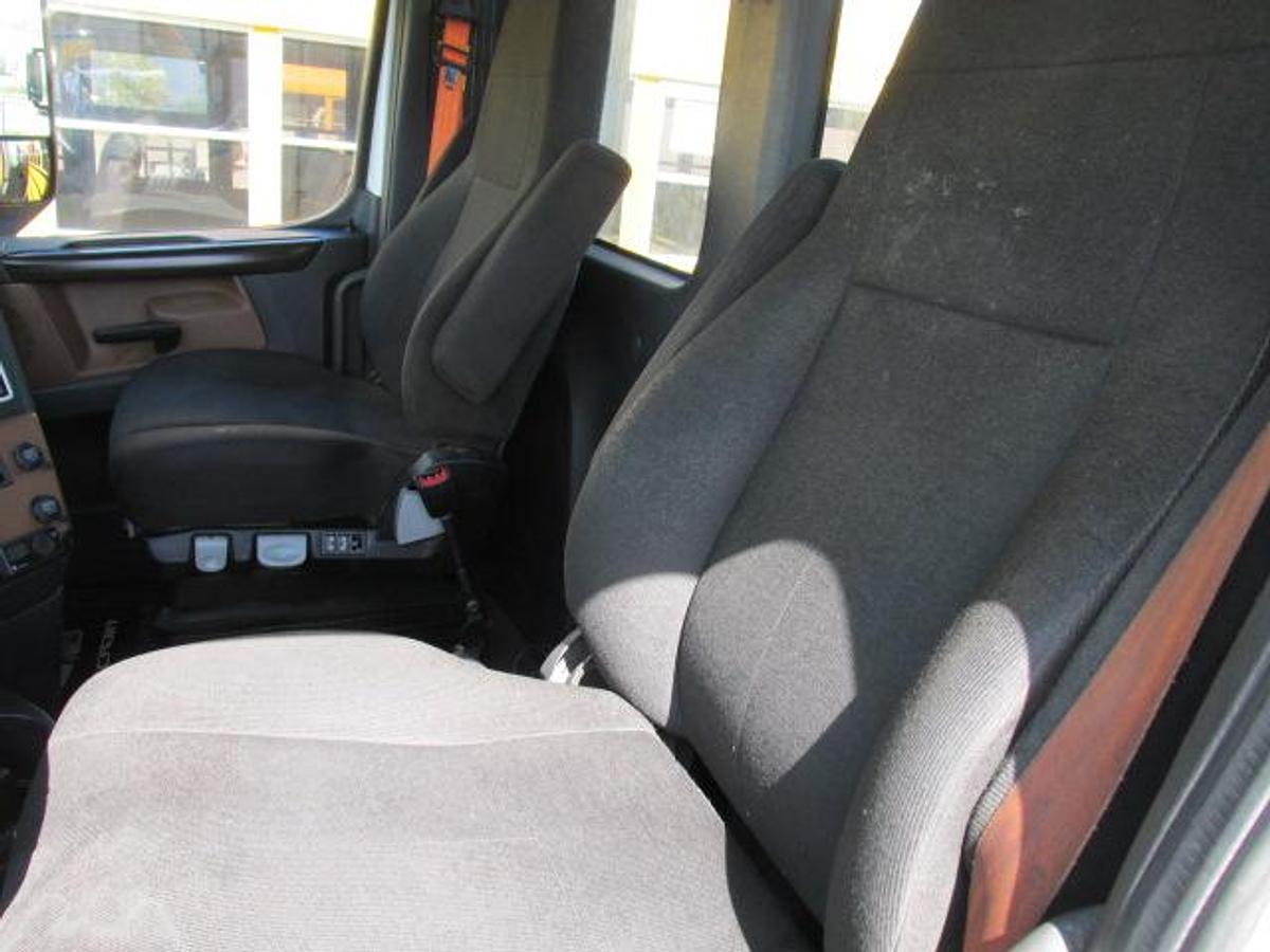 Used 2021 Freightliner Cascadia Day cab