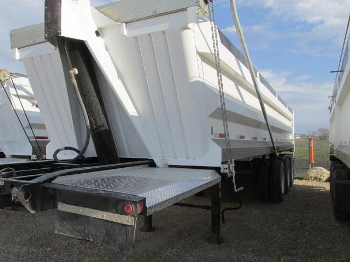 Used 2017 Arnes Tridem End dump trailer