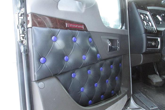 Used 2023 Kenworth W 900 565 hp Cummins 18 speed