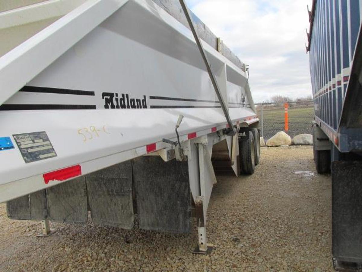 Used 2019 Midland MX 2000 cross gate belly dump