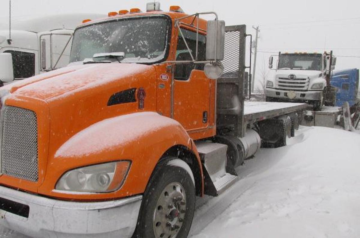 Used 2012 Kenworth T 370 Tandem axle flat deck