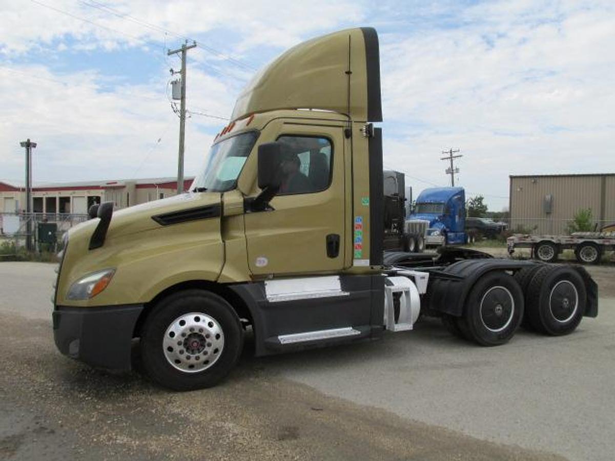 Used 2021 Freightliner Cascadia  Day Cab DD 15