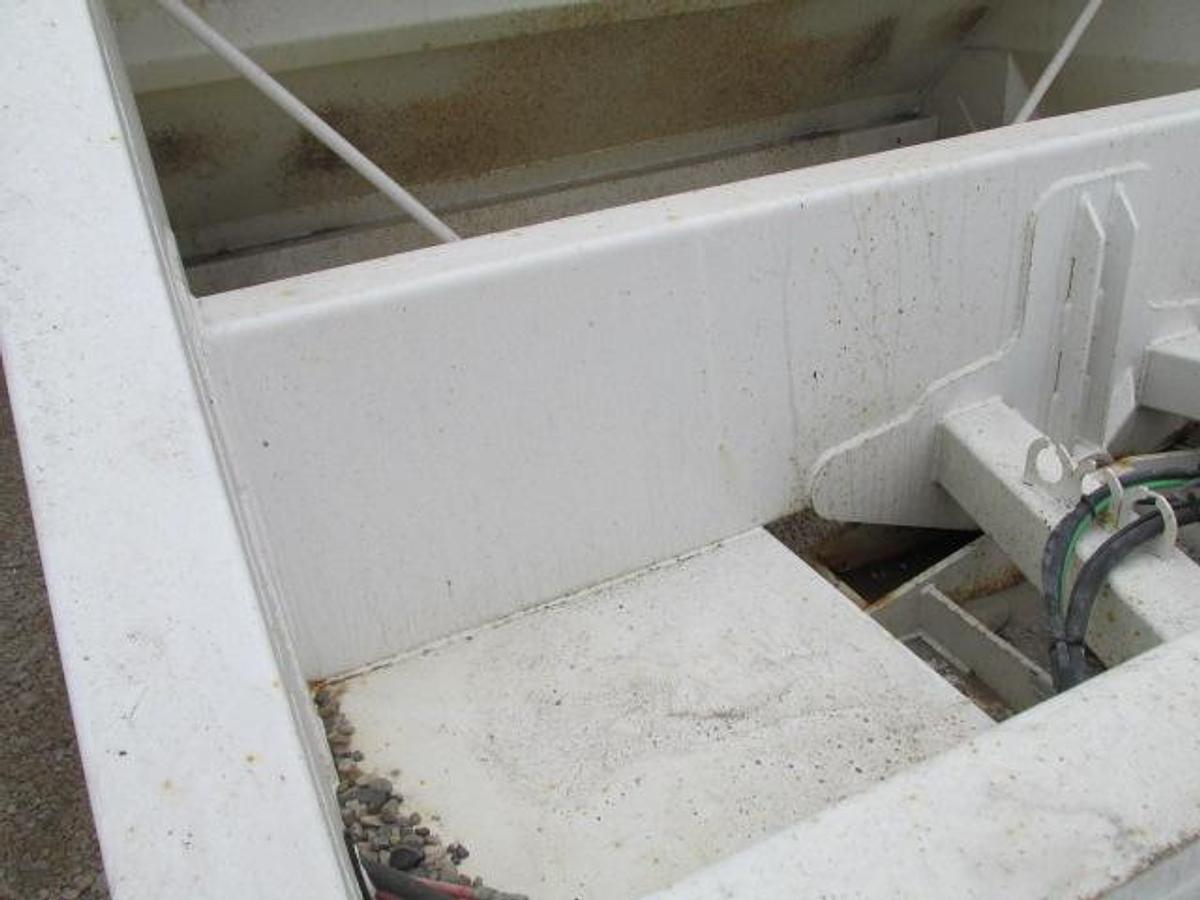 Used 2015 Midland MX 2000 cross belly dump trailer