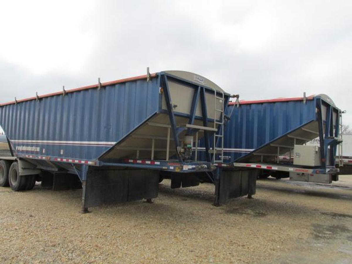 Used 2020 Doepker Super B grain trailer