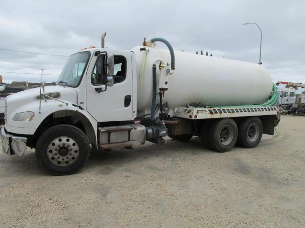 Used 2014 Freightliner M2 Tandem axle Septic truck 