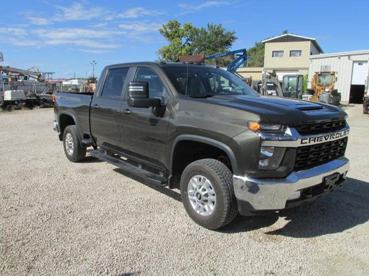 Used 2022 Chevrolet Silverado LT Crew Cab 4x4 6.6 L Gas