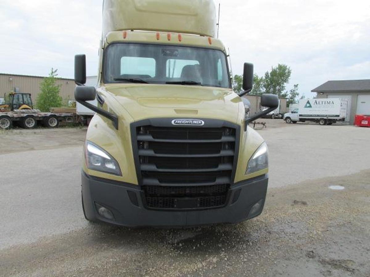 Used 2021 Freightliner Cascadia  Day Cab DD 15