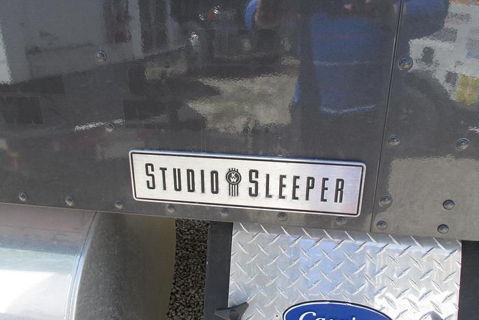 Used 2023 Kenworth W 900 565 hp Cummins 18 speed