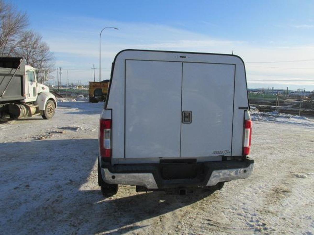 Used 2017 Ford F350 Crew Cab 4x4 8 ft box