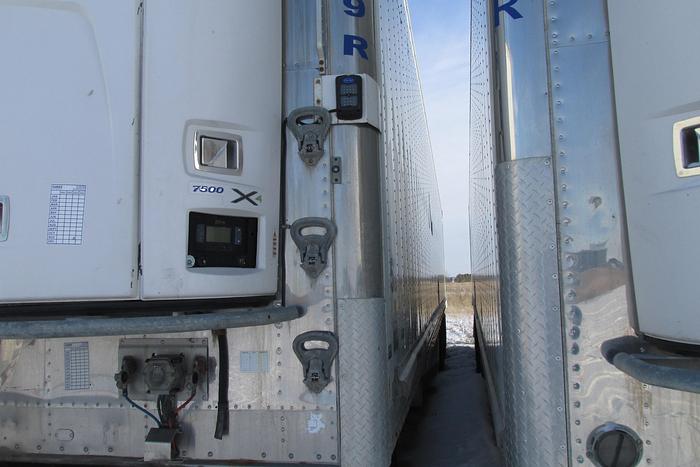 Used 2017 Wabash 53 ft tri axle reefer trailer with Carrier X4-7500 unit