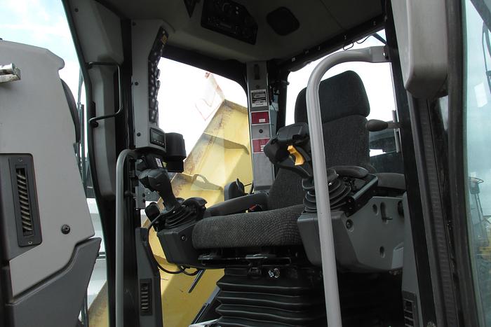 Used 2015 Caterpillar 160M VHP Plus Grader with snow wing very nice