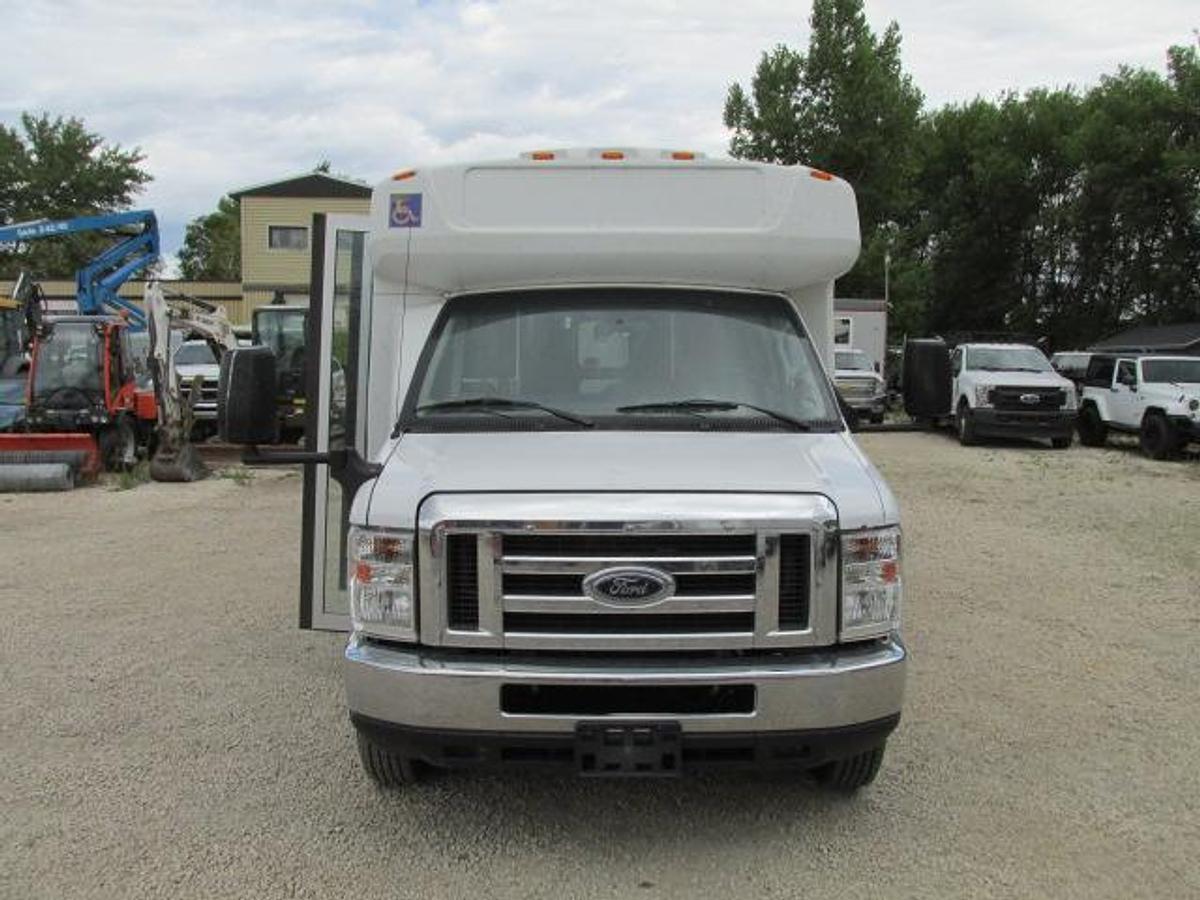 Used 2019 Ford E450 21 passenger wheelchair shuttle bus