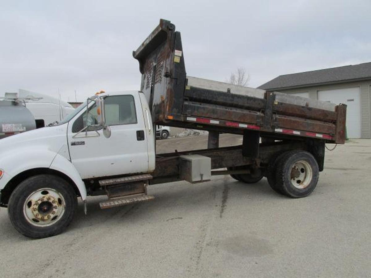 Used 2006 Ford F 650 with 13 ft dump box