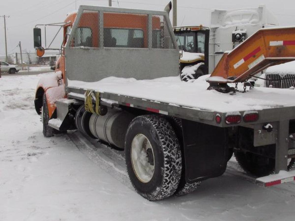 Used 2014 Kenworth T 370 with flat deck 