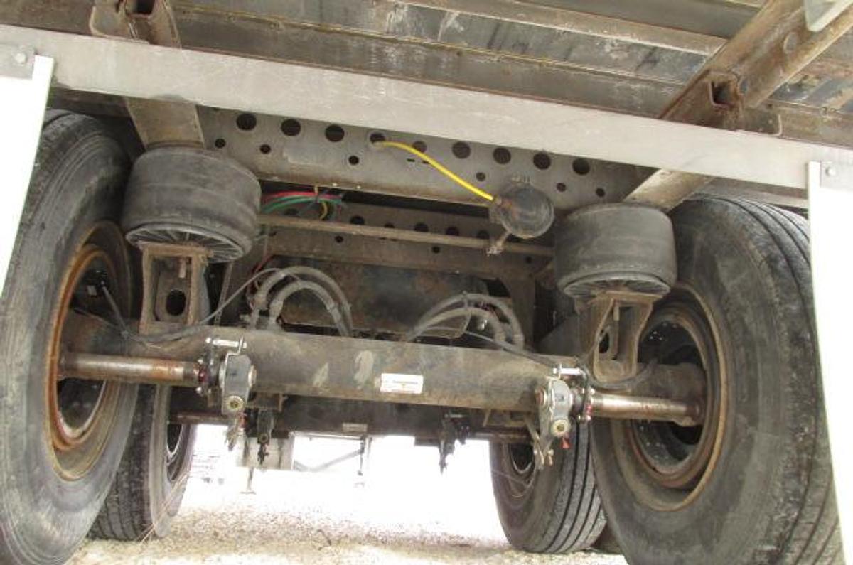 Used 2019 Vanguard 53 ft tandem Heated Van Trailer