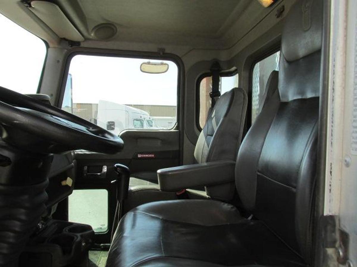 Used 2014 Kenworth T 370 with flat deck