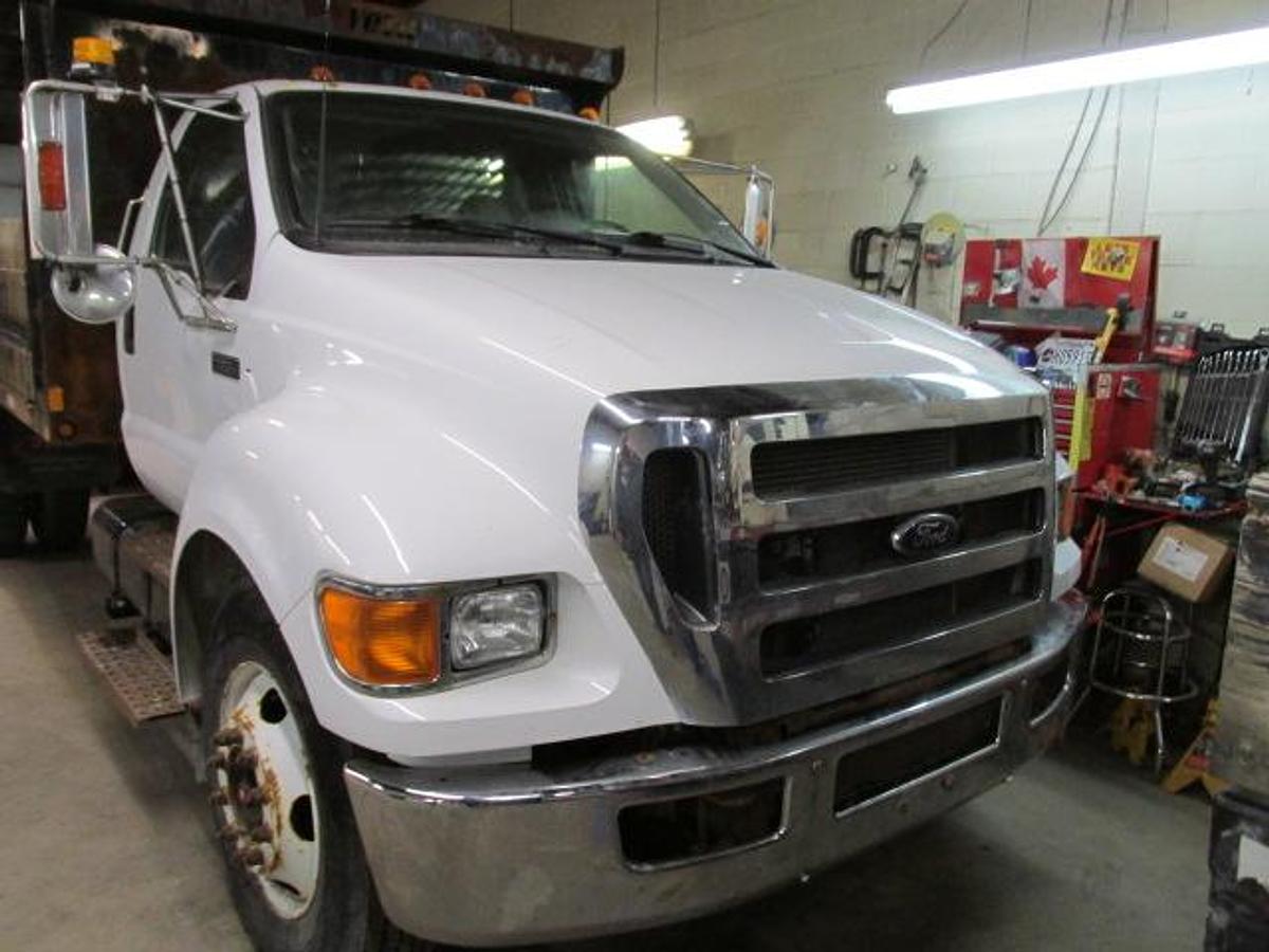 Used 2006 Ford F 650 with 13 ft dump box