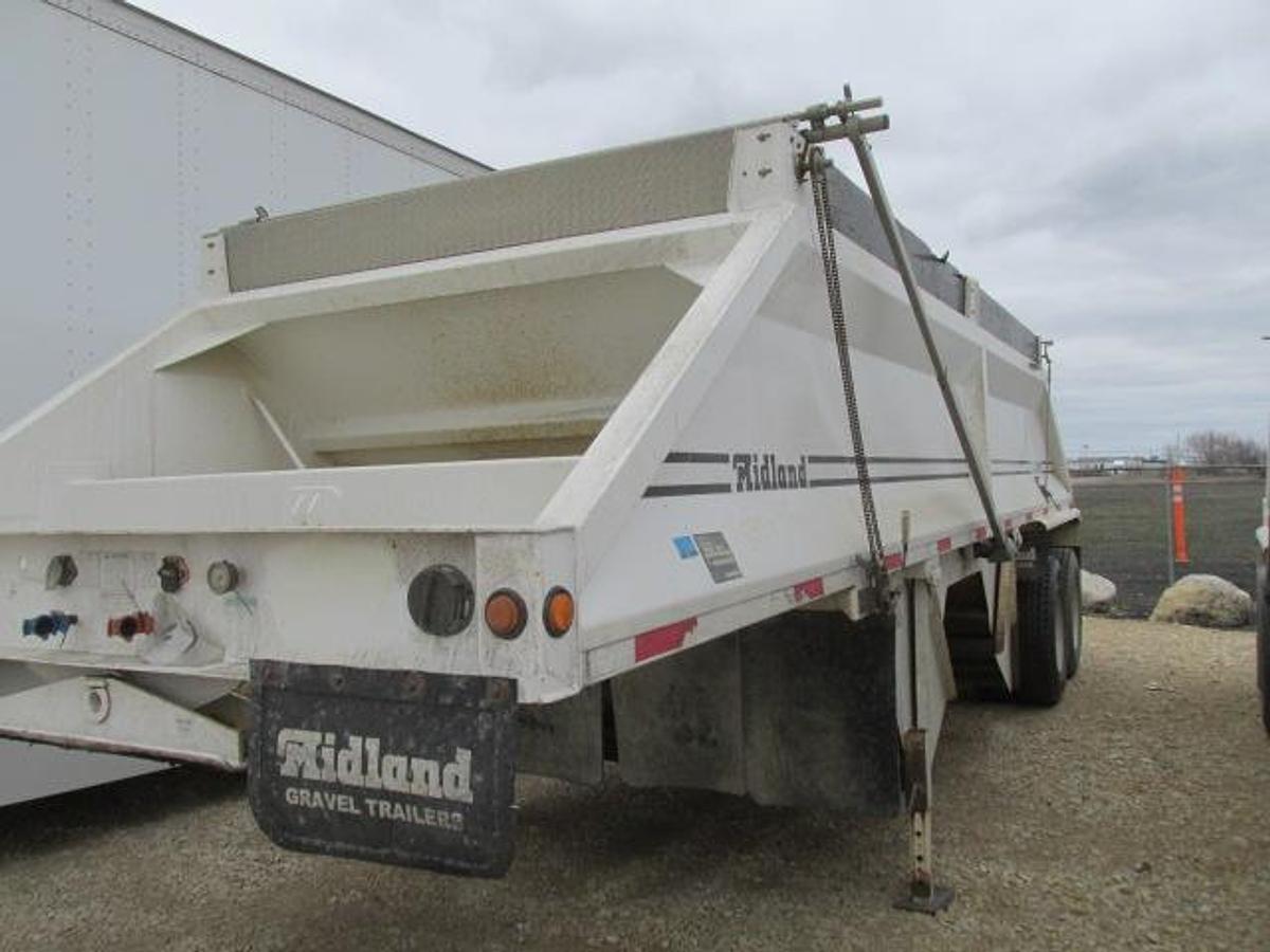 Used 2015 Midland MX 2000 cross belly dump trailer