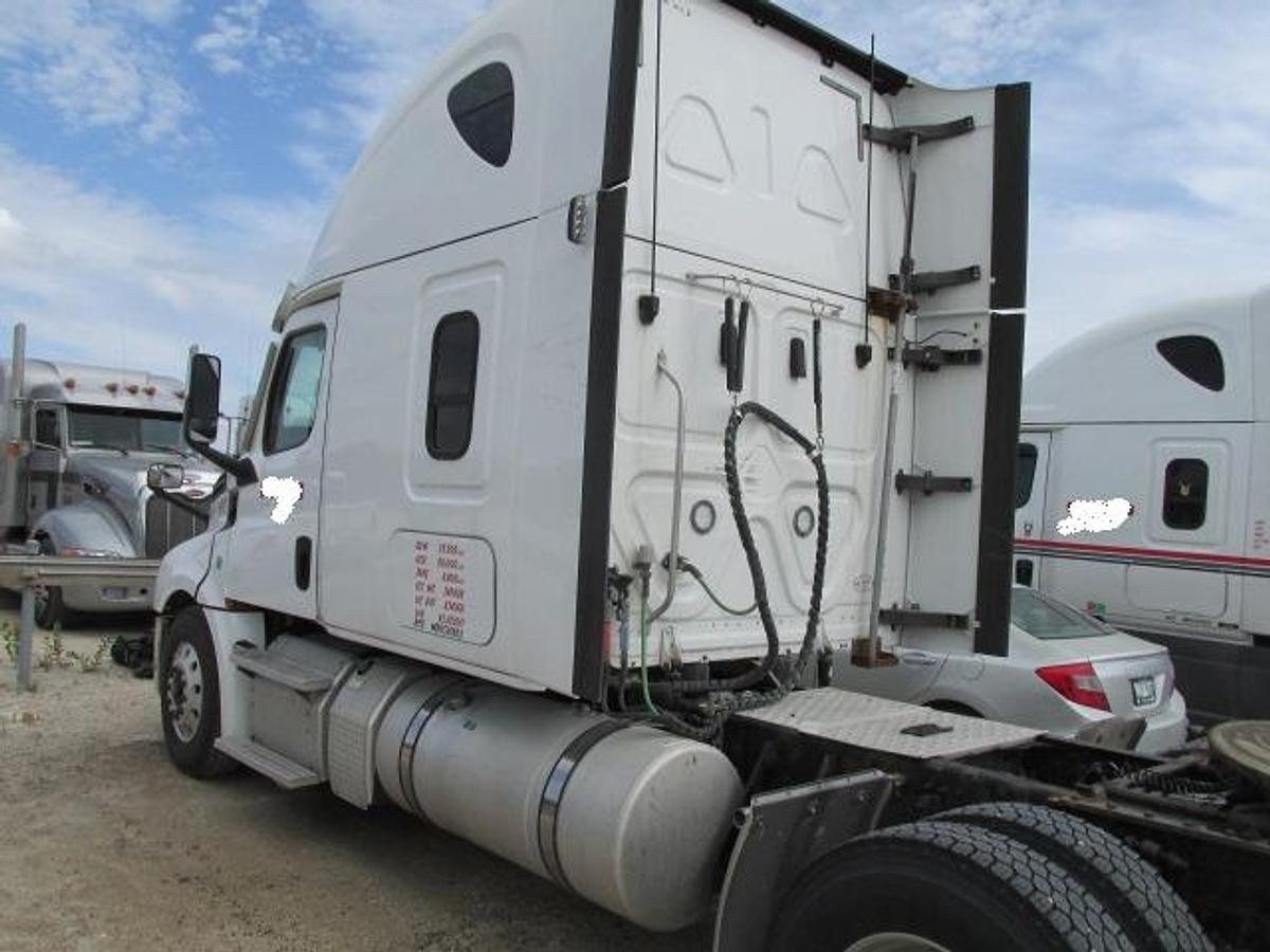 Used 2019 Freightliner Cascadia DD 15 455 hp 13 spd transmission
