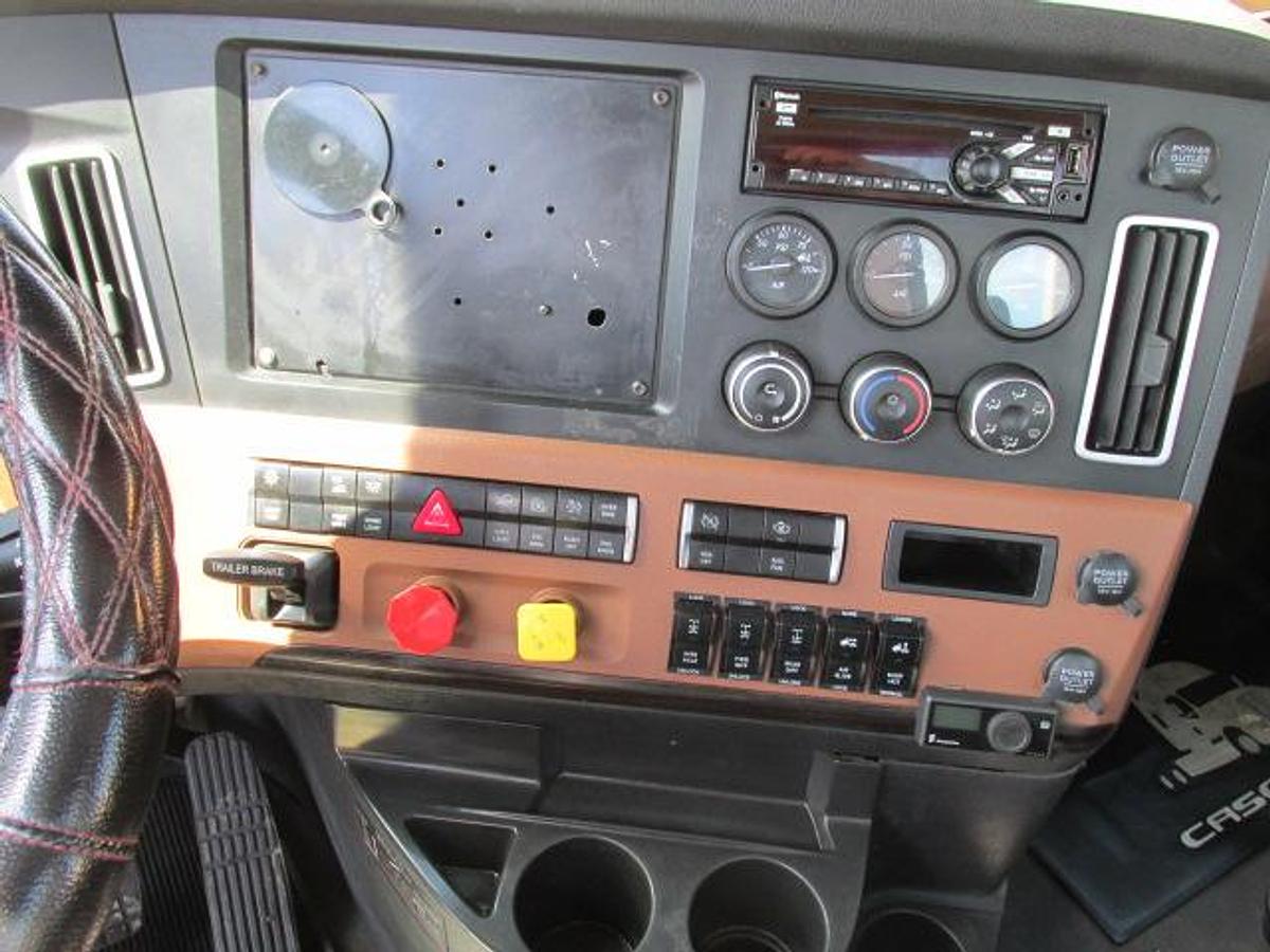 Used 2021 Freightliner Cascadia Day cab