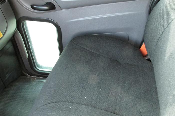 Used 2018 Peterbilt 337 26 ft Van with power tailgate low km