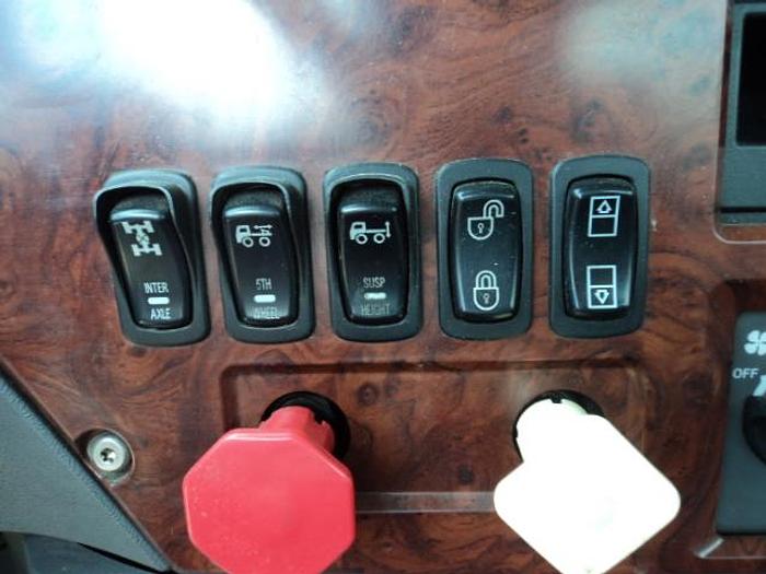 Used 2014 Mack Pinnacle CXU 613