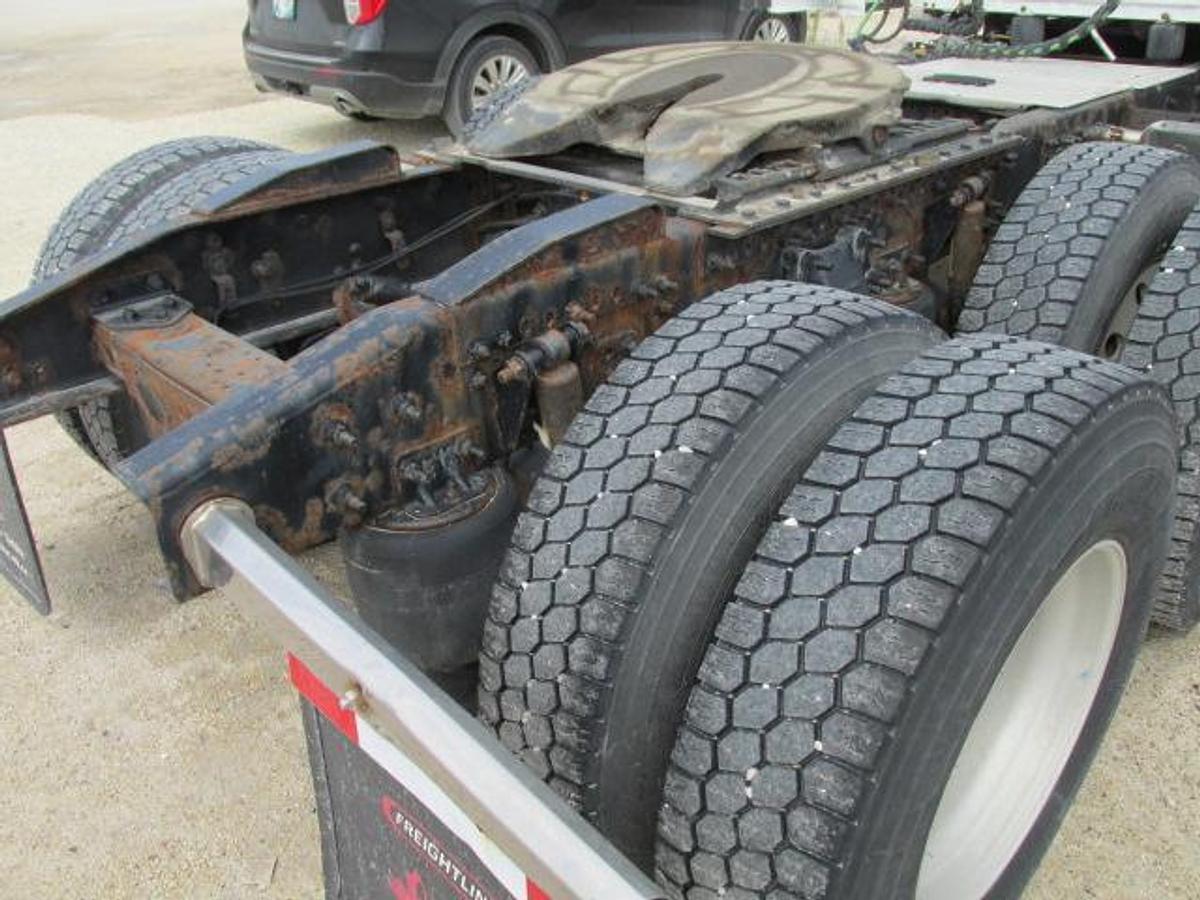 Used 2019 Freightliner Cascadia DD 15 455 hp 13 spd transmission