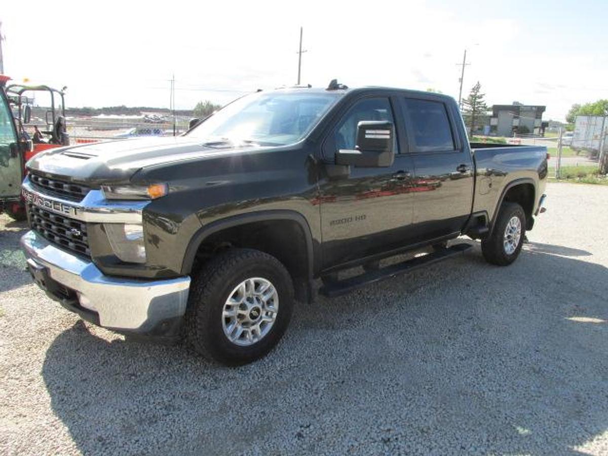 Used 2022 Chevrolet Silverado LT Crew Cab 4x4 6.6 L Gas 