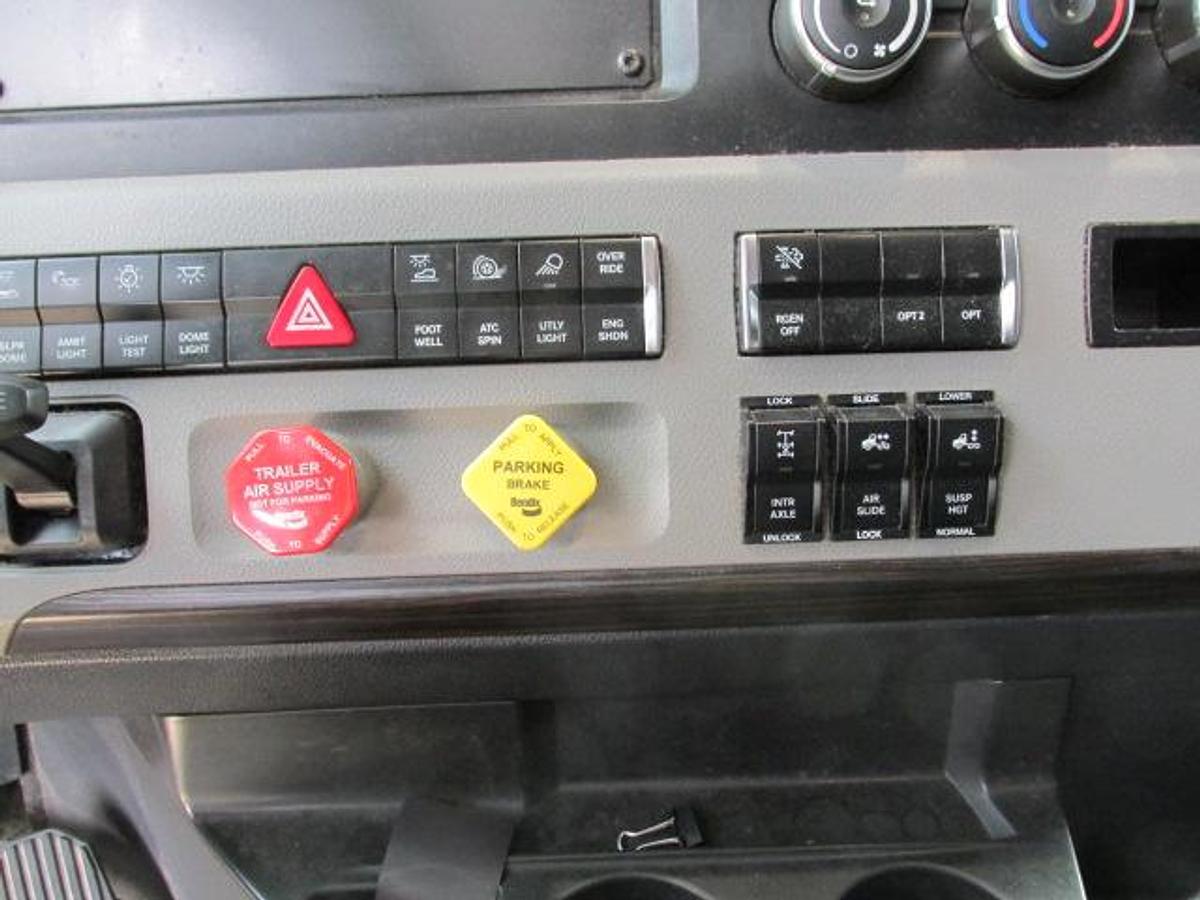 Used 2019 Freightliner Cascadia DD 15 455 hp 13 spd transmission