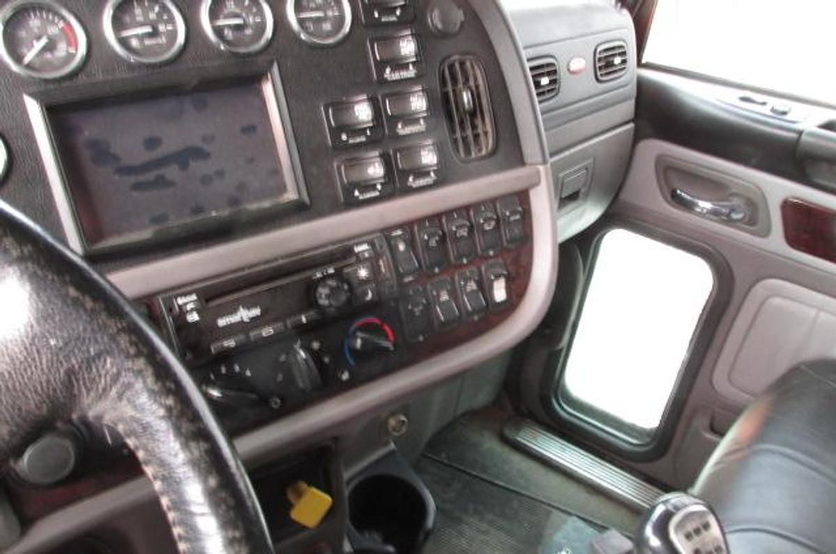 Used 2018 Peterbilt 367 X 15 565 HP 18 spd