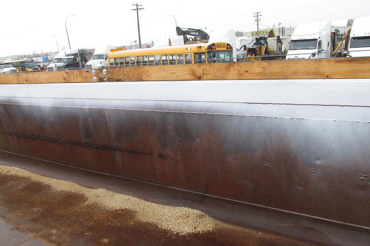 Used 2014 Ridgemar Tridem End Dump trailer