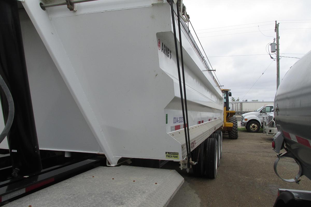 Used 2023 Arnes Trple axle end dump trailer