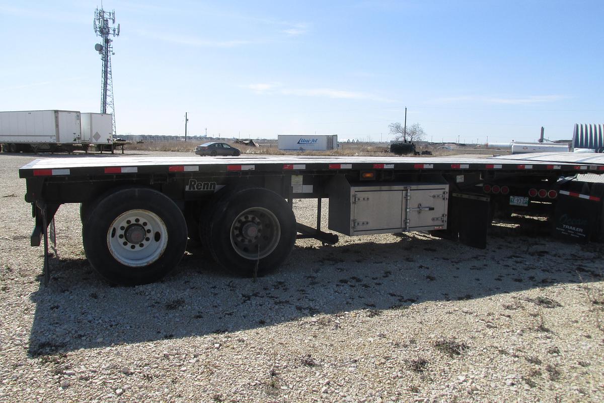 Used 2023 Renn Super B trailer with lifting axle