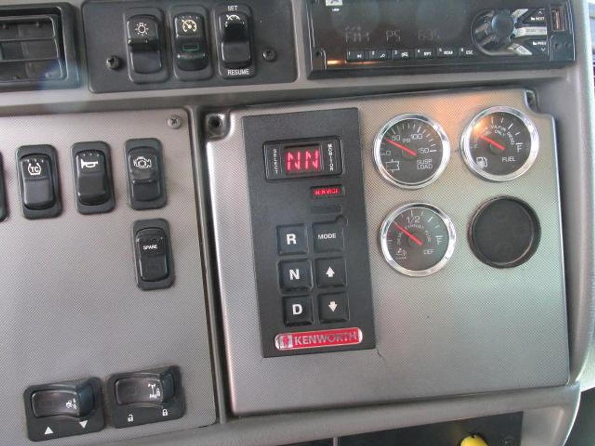 Used 2017 Kenworth T 370 with 24 ft Van body with tailgate