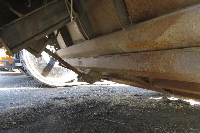 Used 2005 Midland Cross belly dump trailer