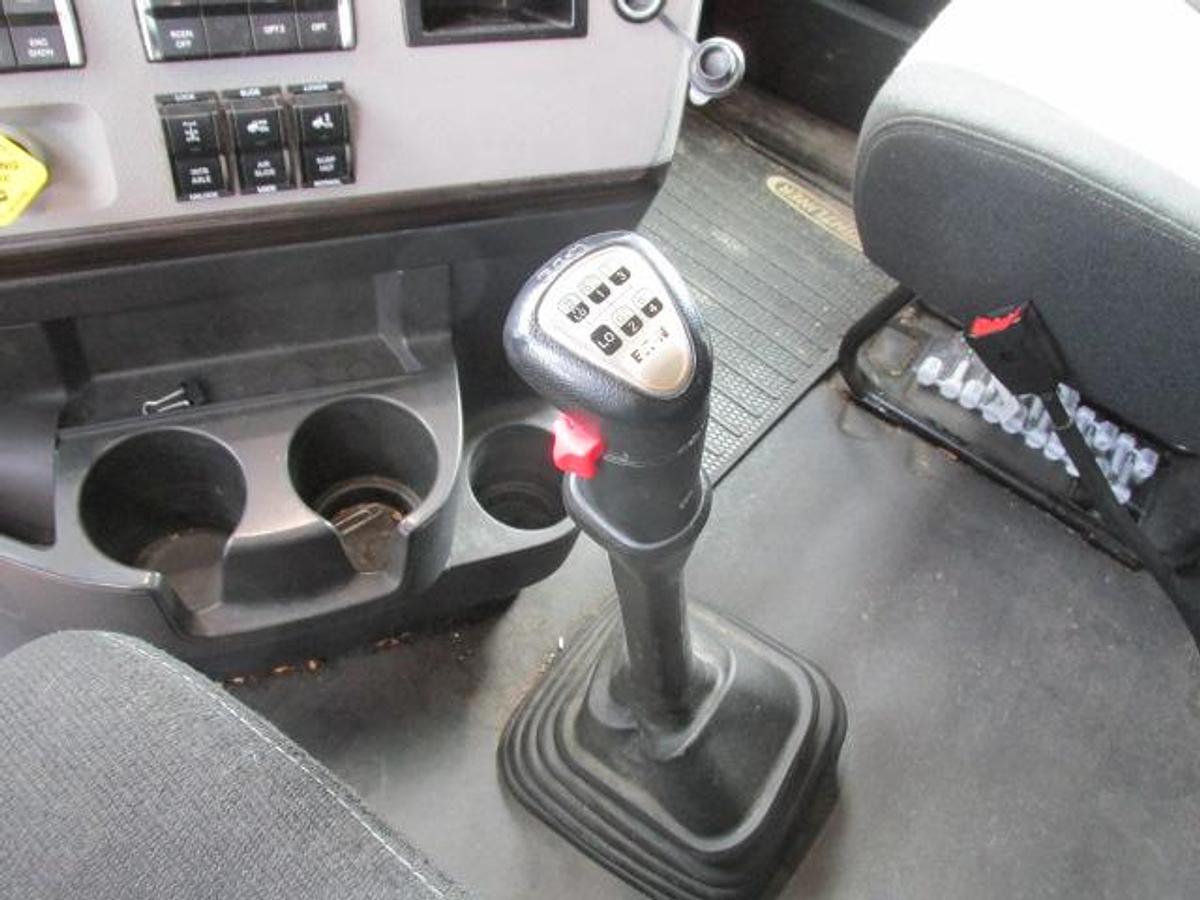 Used 2019 Freightliner Cascadia DD 15 455 hp 13 spd transmission
