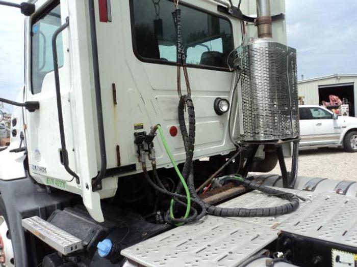 Used 2014 Mack Pinnacle CXU 613