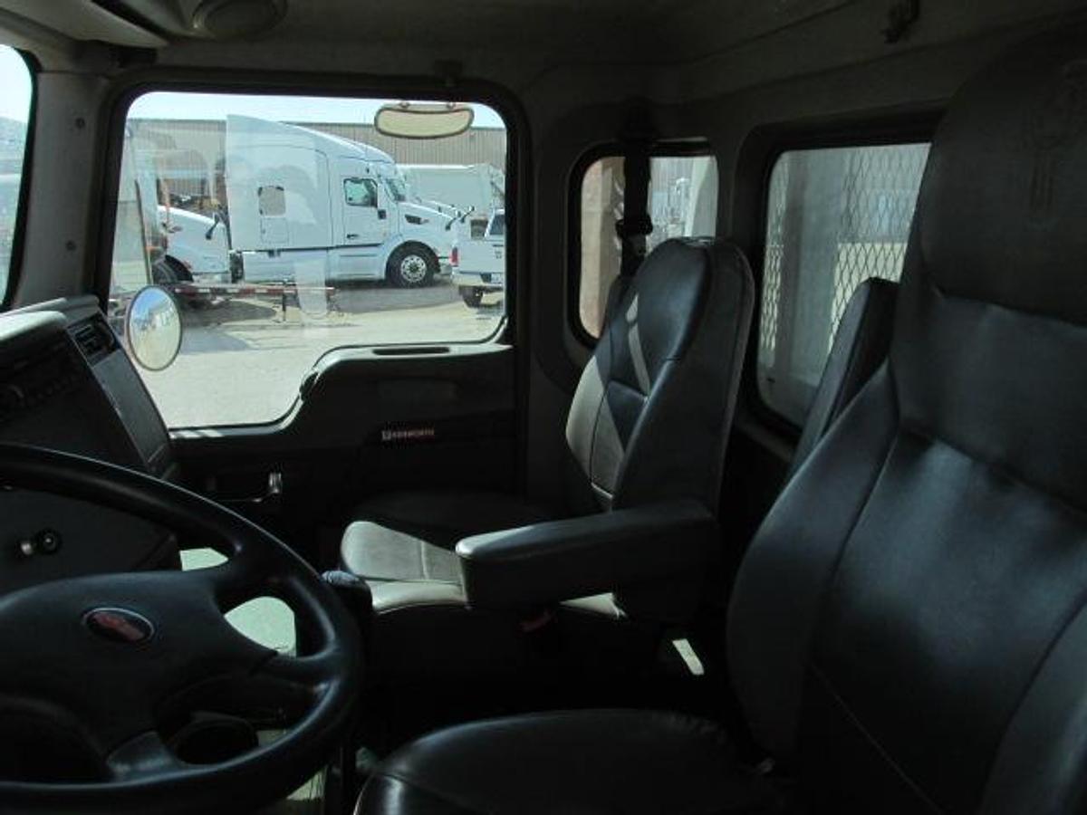 Used 2014 Kenworth T 370 with flat deck