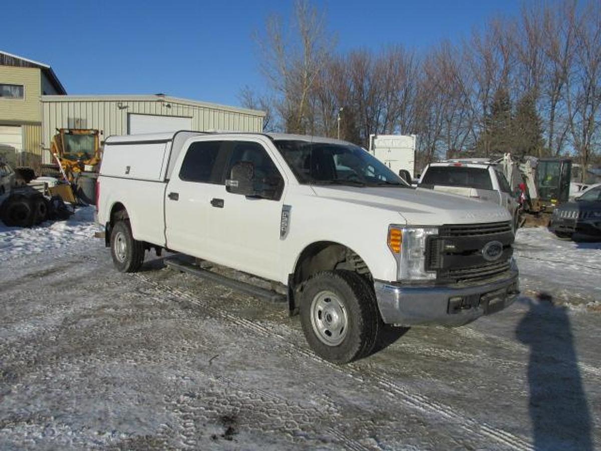 Used 2017 Ford F350 Crew Cab 4x4 8 ft box