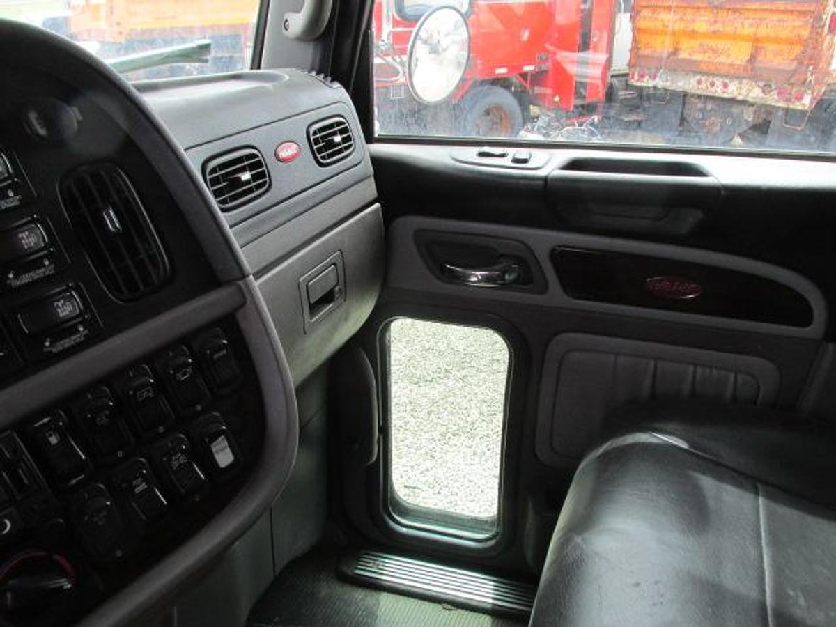 Used 2018 Peterbilt 367 X 15 565 HP 18 spd