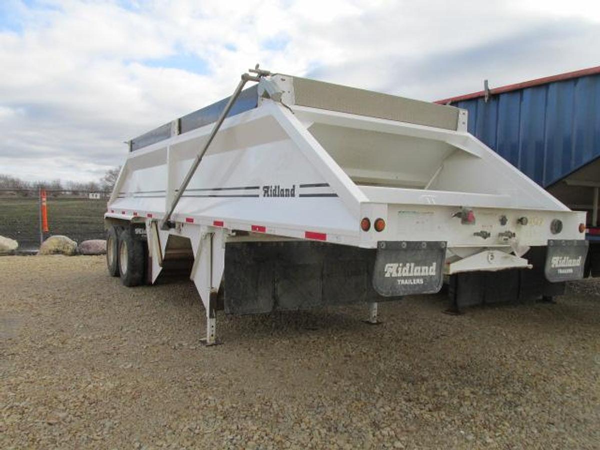 Used 2019 Midland MX 2000 cross gate belly dump